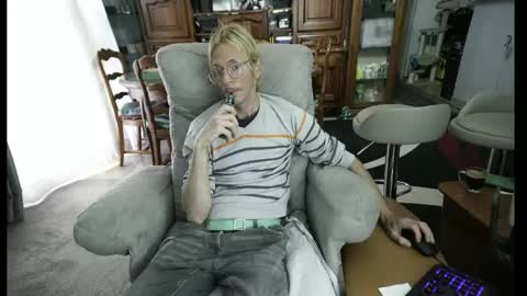 Snapshot of 00jeff31 chatting on May 18, 2:45 pm jeff online show from May 18, 2:45 pm