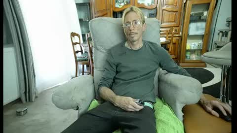 Snapshot of 00jeff31 chatting on June 15, 11:45 am jeff online show from June 15, 11:45 am