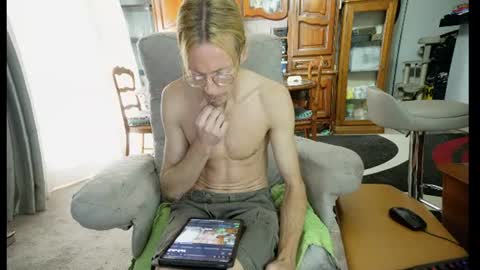 Snapshot of 00jeff31 chatting on June 21, 6:38 am jeff online show from June 21, 6:38 am