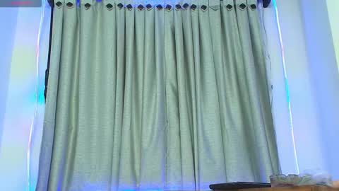 Snapshot of 01klhoe01 chatting on November 8, 11:47 pm Klhoe Carter 3 online show from November 8, 11:47 pm