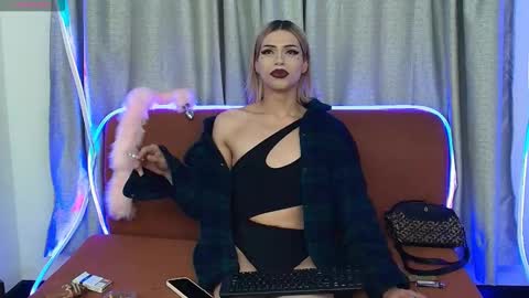 Snapshot of 01klhoe01 chatting on March 6, 6:32 am Klhoe Carter 3 online show from March 6, 6:32 am