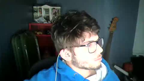 Snapshot of 02noah chatting on December 19, 5:36 am 02noah online show from December 19, 5:36 am