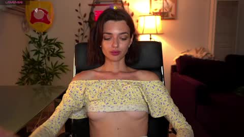 Snapshot of 0_perfect_imperfection_0 chatting on May 15, 11:56 pm Olivia online show from May 15, 11:56 pm
