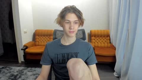 Snapshot of 0verlandd chatting on December 28, 8:05 am Adam online show from December 28, 8:05 am