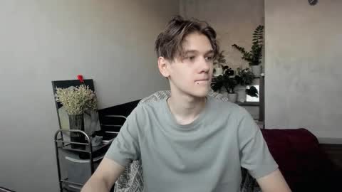 Snapshot of 0verlandd chatting on November 6, 10:05 am Adam online show from November 6, 10:05 am