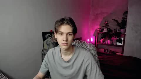 Snapshot of 0verlandd chatting on November 10, 9:41 am Adam online show from November 10, 9:41 am