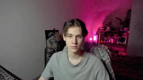 Snapshot of 0verlandd chatting on November 12, 12:05 pm Adam online show from November 12, 12:05 pm