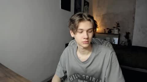 Snapshot of 0verlandd chatting on December 4, 9:07 am Adam online show from December 4, 9:07 am