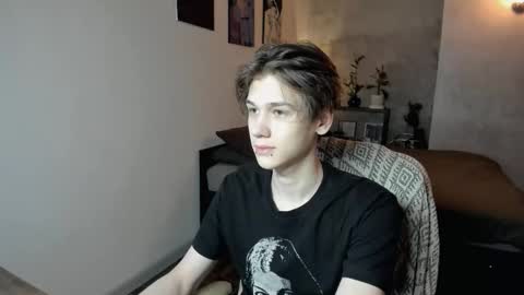 Snapshot of 0verlandd chatting on December 5, 11:19 am Adam online show from December 5, 11:19 am