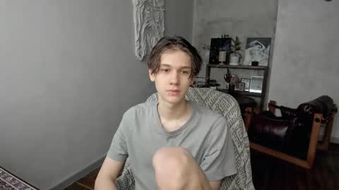 Snapshot of 0verlandd chatting on December 20, 8:21 am Adam online show from December 20, 8:21 am