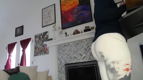 Aurora Willows online show from February 6, 5:51 pm