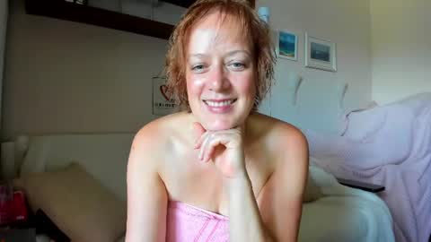 Snapshot of 12ennie chatting on August 5, 7:33 am 12ennie online show from August 5, 7:33 am