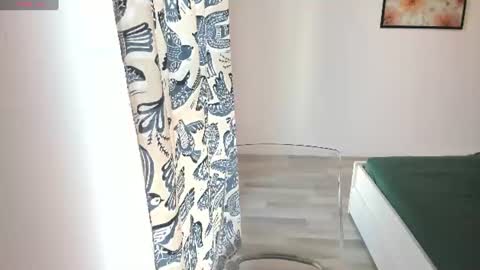 18perfecttits online show from July 6, 3:03 pm