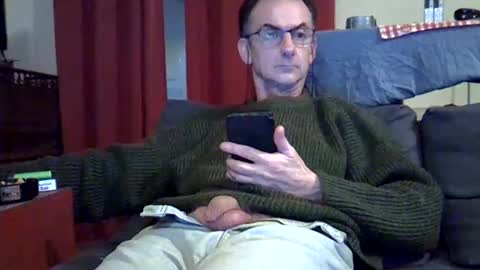 Snapshot of 18remy45 chatting on December 7, 9:44 pm 18remy45 online show from December 7, 9:44 pm