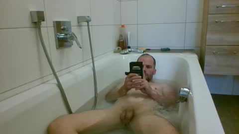 Snapshot of 19berni91 chatting on October 19, 1:23 pm berni online show from October 19, 1:23 pm