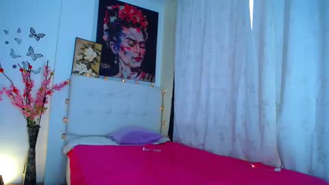 stef read my description online show from February 9, 4:18 pm