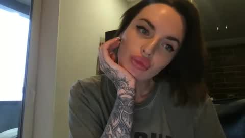 Snapshot of 1dove chatting on December 6, 12:49 pm DOVE online show from December 6, 12:49 pm