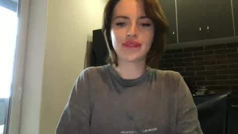 Snapshot of 1dove chatting on December 10, 10:17 am DOVE online show from December 10, 10:17 am