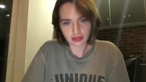 Snapshot of 1dove chatting on December 17, 6:09 pm DOVE online show from December 17, 6:09 pm