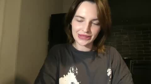 Snapshot of 1dove chatting on February 7, 4:24 pm DOVE online show from February 7, 4:24 pm