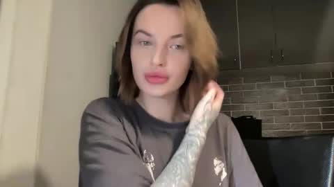 Snapshot of 1dove chatting on February 11, 4:02 pm DOVE online show from February 11, 4:02 pm