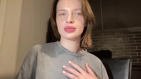 Snapshot of 1dove chatting on February 13, 6:05 pm DOVE online show from February 13, 6:05 pm