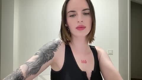 Snapshot of 1dove chatting on October 5, 8:29 pm DOVE online show from October 5, 8:29 pm