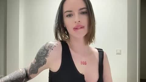 Snapshot of 1dove chatting on October 13, 6:08 pm DOVE online show from October 13, 6:08 pm