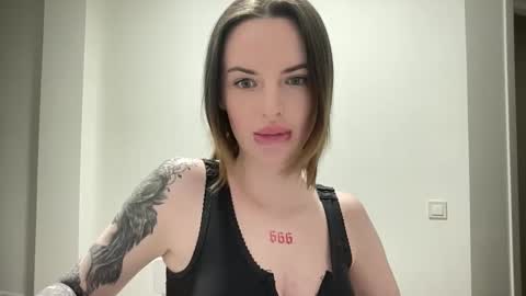 Snapshot of 1dove chatting on October 15, 8:20 pm DOVE online show from October 15, 8:20 pm