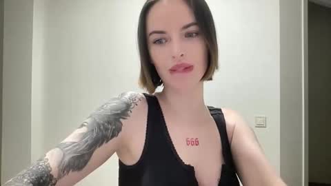 Snapshot of 1dove chatting on October 20, 8:20 pm DOVE online show from October 20, 8:20 pm