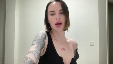 Snapshot of 1dove chatting on October 21, 8:09 pm DOVE online show from October 21, 8:09 pm