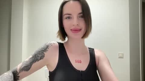 Snapshot of 1dove chatting on November 6, 9:48 pm DOVE online show from November 6, 9:48 pm