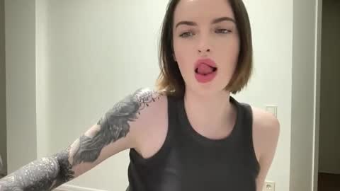 Snapshot of 1dove chatting on November 20, 7:46 pm DOVE online show from November 20, 7:46 pm