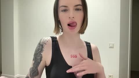 Snapshot of 1dove chatting on November 25, 8:53 pm DOVE online show from November 25, 8:53 pm