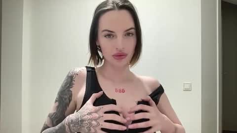 Snapshot of 1dove chatting on November 30, 8:35 pm DOVE online show from November 30, 8:35 pm