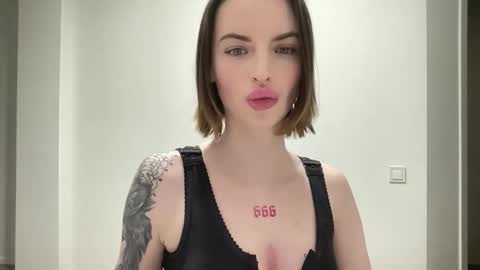 Snapshot of 1dove chatting on December 3, 9:24 pm DOVE online show from December 3, 9:24 pm