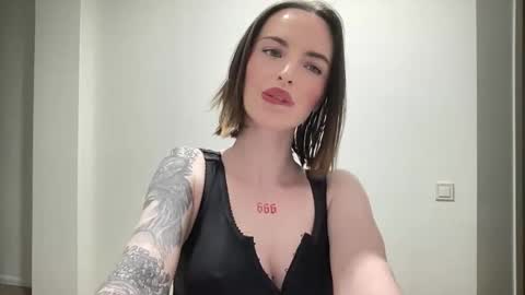 Snapshot of 1dove chatting on February 11, 9:53 pm DOVE online show from February 11, 9:53 pm