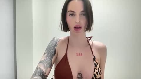 Snapshot of 1dove chatting on March 6, 7:43 pm DOVE online show from March 6, 7:43 pm