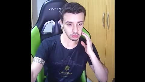 Snapshot of 1good_vibes1 chatting on December 2, 3:01 am 1good_vibes1 online show from December 2, 3:01 am