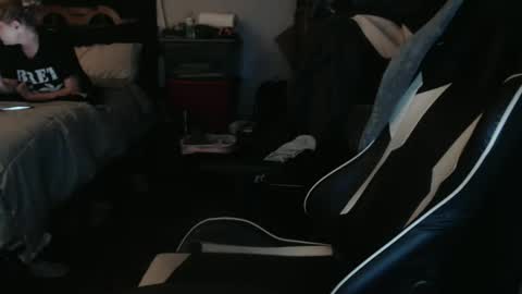 Snapshot of 1hotcouple2c chatting on November 15, 10:12 am 1hotcouple2c online show from November 15, 10:12 am