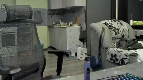 1LINDSEY1 online show from February 18, 9:10 am