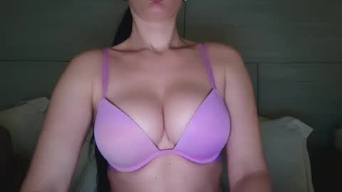 Onna online show from January 13, 11:15 am