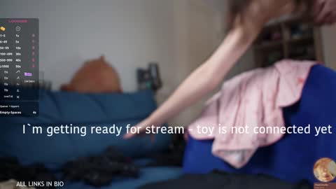 Snapshot of 1mari_01 chatting on February 6, 7:07 pm Marie online show from February 6, 7:07 pm