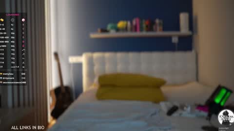 Snapshot of 1mari_01 chatting on February 14, 1:56 am Marie online show from February 14, 1:56 am