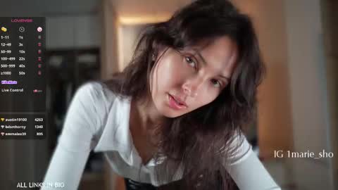 Snapshot of 1mari_01 chatting on September 18, 6:43 pm Marie online show from September 18, 6:43 pm