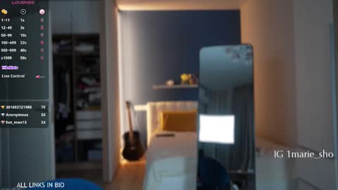 Snapshot of 1mari_01 chatting on October 5, 1:15 am Marie online show from October 5, 1:15 am