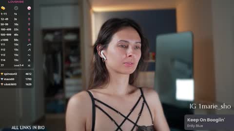 Snapshot of 1mari_01 chatting on October 9, 6:06 pm Marie online show from October 9, 6:06 pm