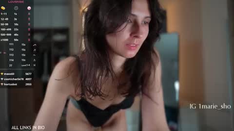 Snapshot of 1mari_01 chatting on October 29, 11:06 pm Marie online show from October 29, 11:06 pm