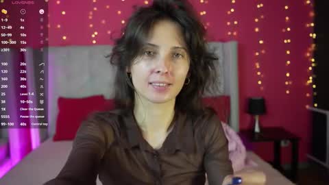 Snapshot of 1mari_01 chatting on November 9, 6:06 pm Marie online show from November 9, 6:06 pm