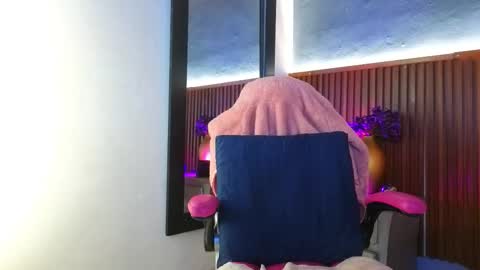 Miss Monserrate online show from February 25, 1:10 pm